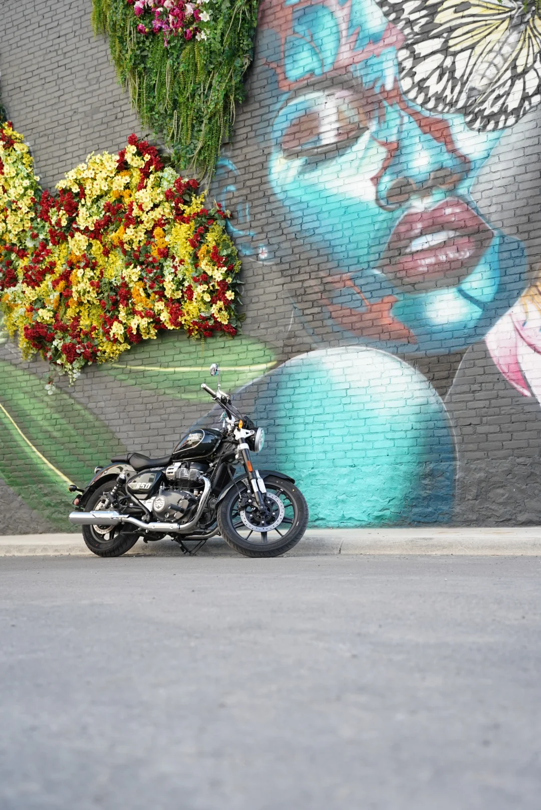 2024 Royal Enfield Super Meteor 650 - Astral Green