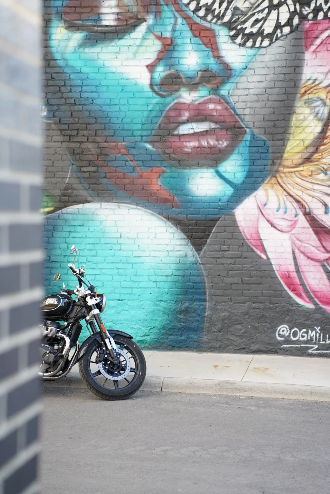 2024 Royal Enfield Super Meteor 650 - Astral Green