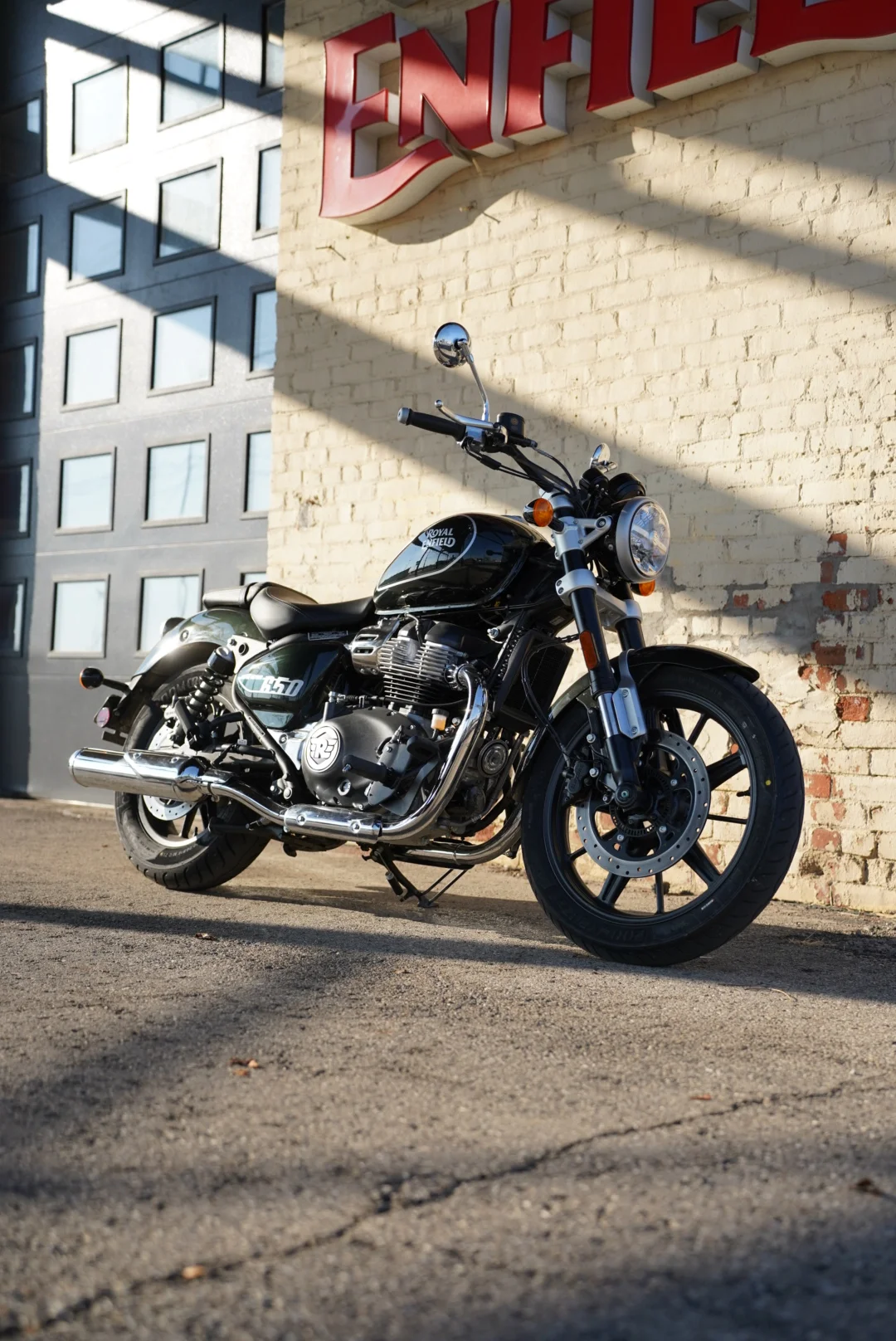 2024 Royal Enfield Super Meteor 650 - Astral Green