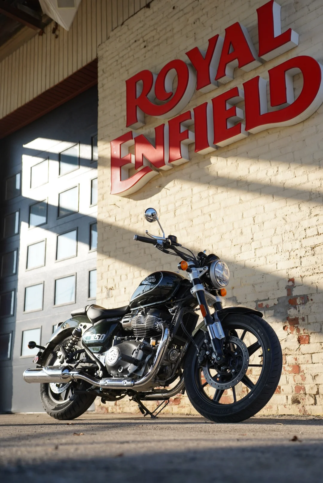 2024 Royal Enfield Super Meteor 650 - Astral Green