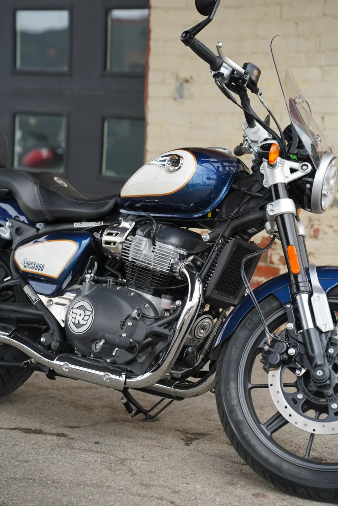 DSC04957 2026 Royal Enfield Super Meteor 650 - Celestial Blue