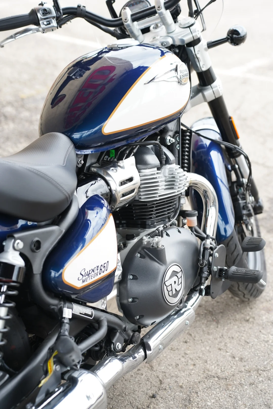 DSC04971 2026 Royal Enfield Super Meteor 650 - Celestial Blue