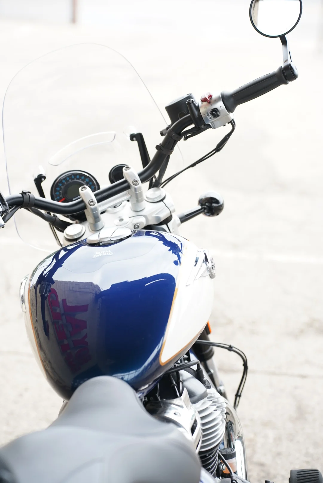 DSC04973 2026 Royal Enfield Super Meteor 650 - Celestial Blue
