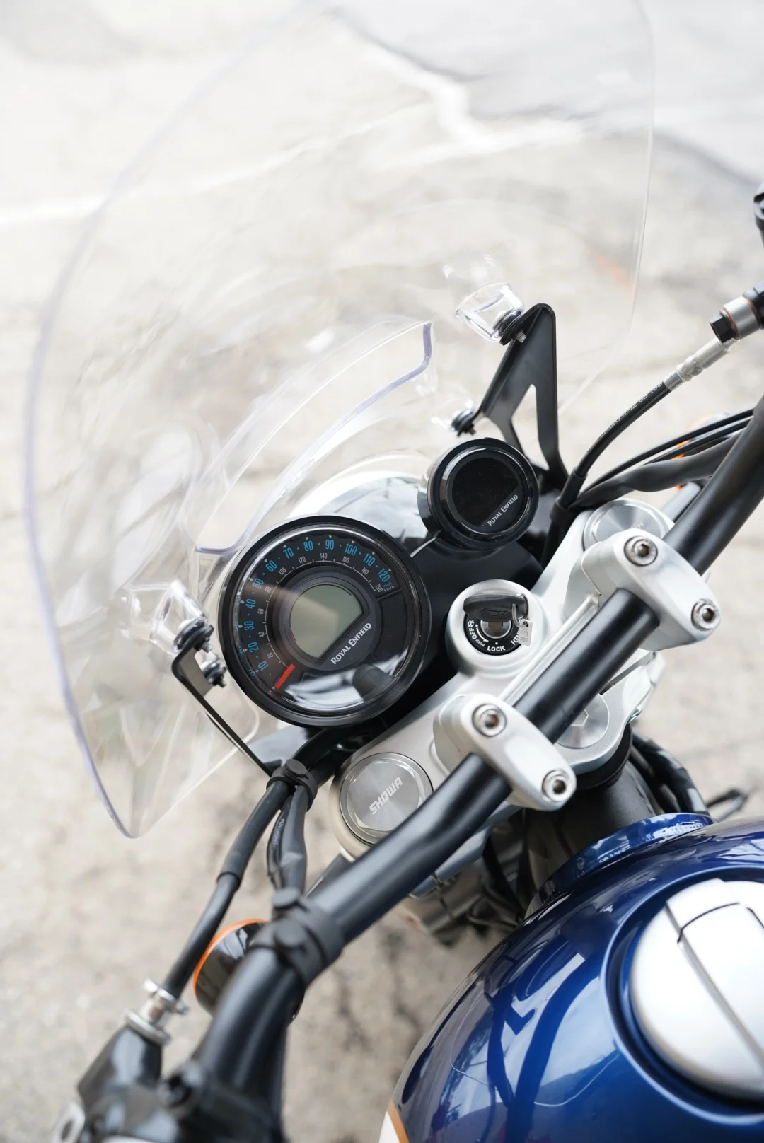 DSC04982 2026 Royal Enfield Super Meteor 650 - Celestial Blue