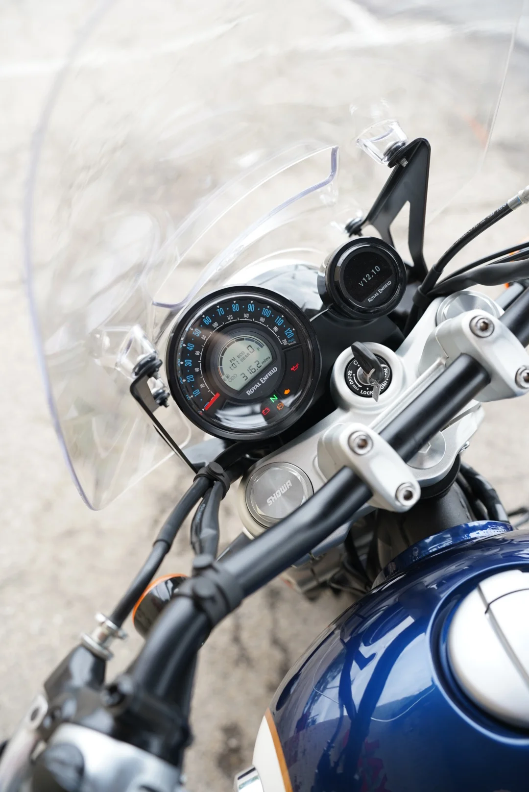 DSC04983 2026 Royal Enfield Super Meteor 650 - Celestial Blue