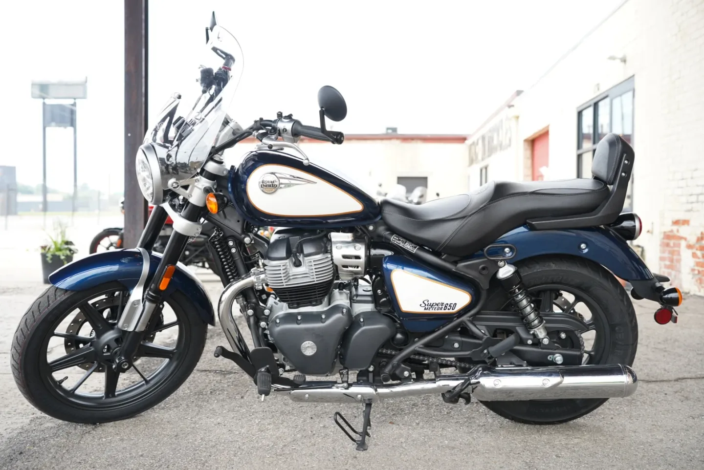 DSC04986 2026 Royal Enfield Super Meteor 650 - Celestial Blue