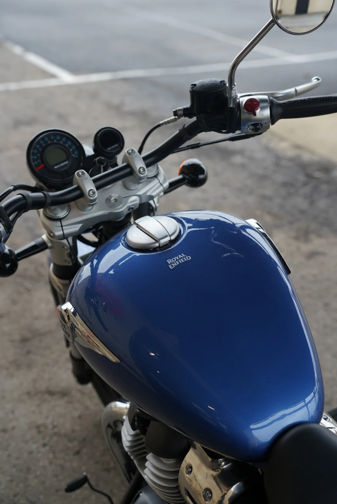 DSC05275 2024 Royal Enfield Super Meteor 650 - Astral Blue