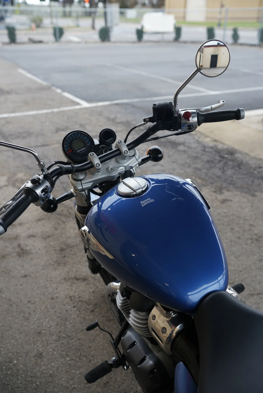 DSC05276 2024 Royal Enfield Super Meteor 650 - Astral Blue