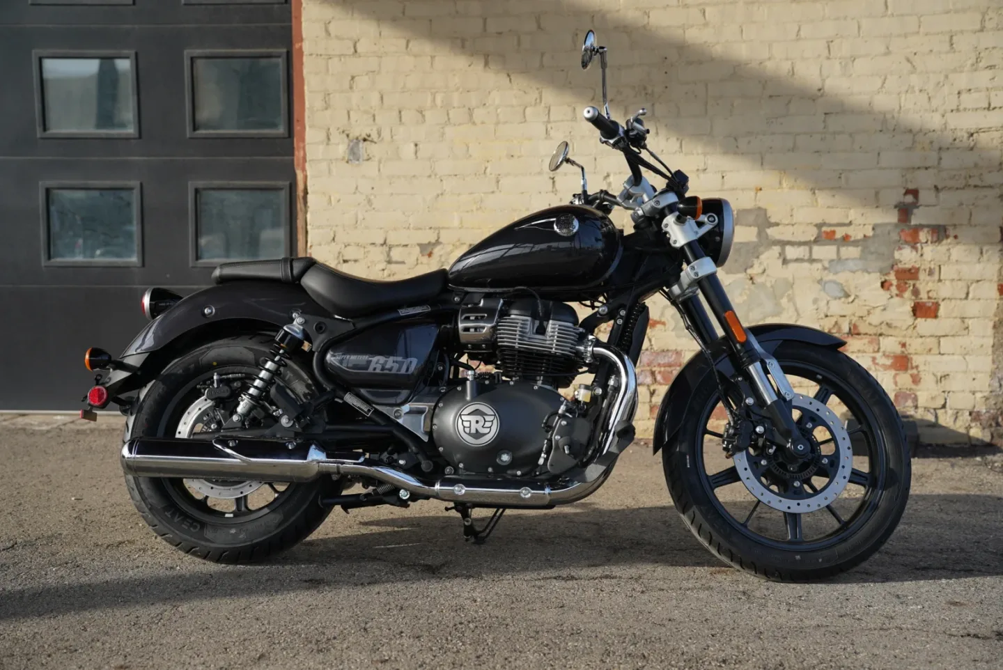 DSC05560 2027 Royal Enfield Super Meteor 650 - Astral Black