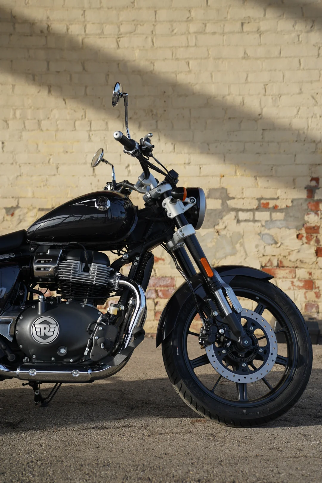 DSC05562 2027 Royal Enfield Super Meteor 650 - Astral Black