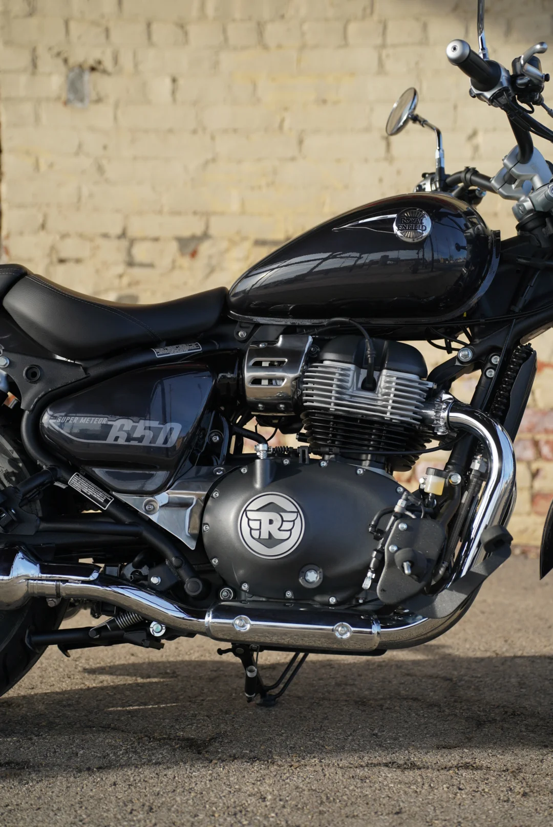 DSC05564 2027 Royal Enfield Super Meteor 650 - Astral Black