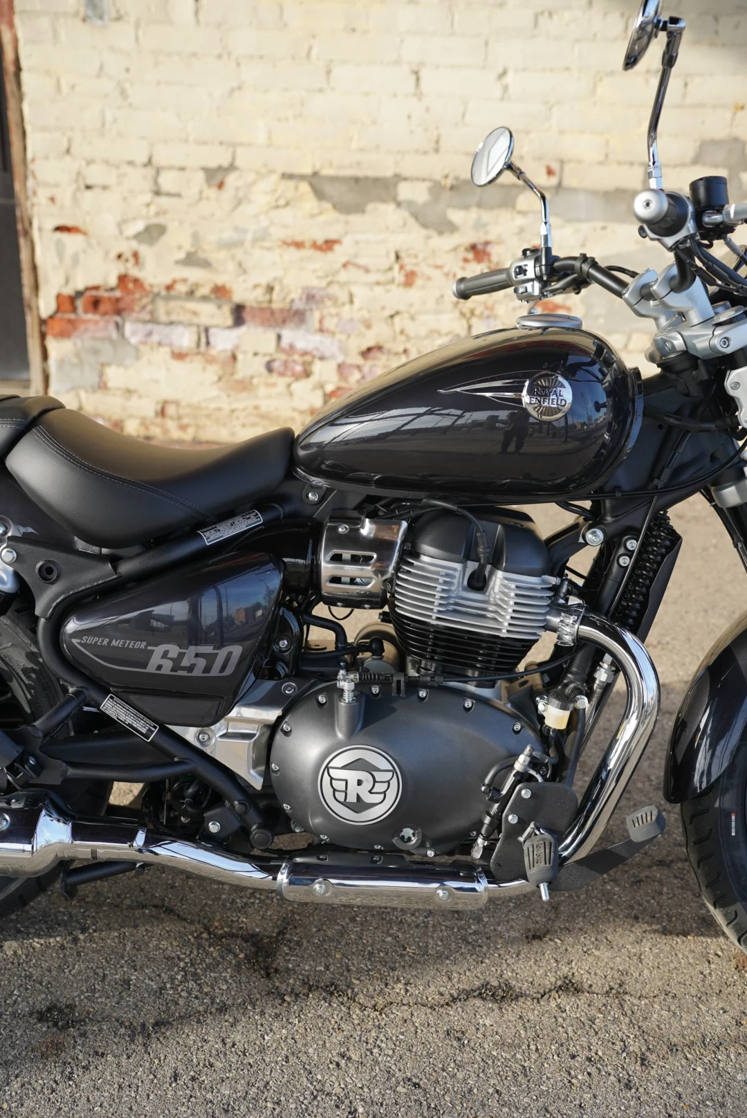 DSC05566 2027 Royal Enfield Super Meteor 650 - Astral Black