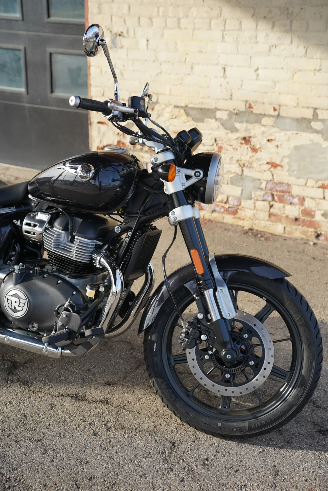 DSC05567 2027 Royal Enfield Super Meteor 650 - Astral Black