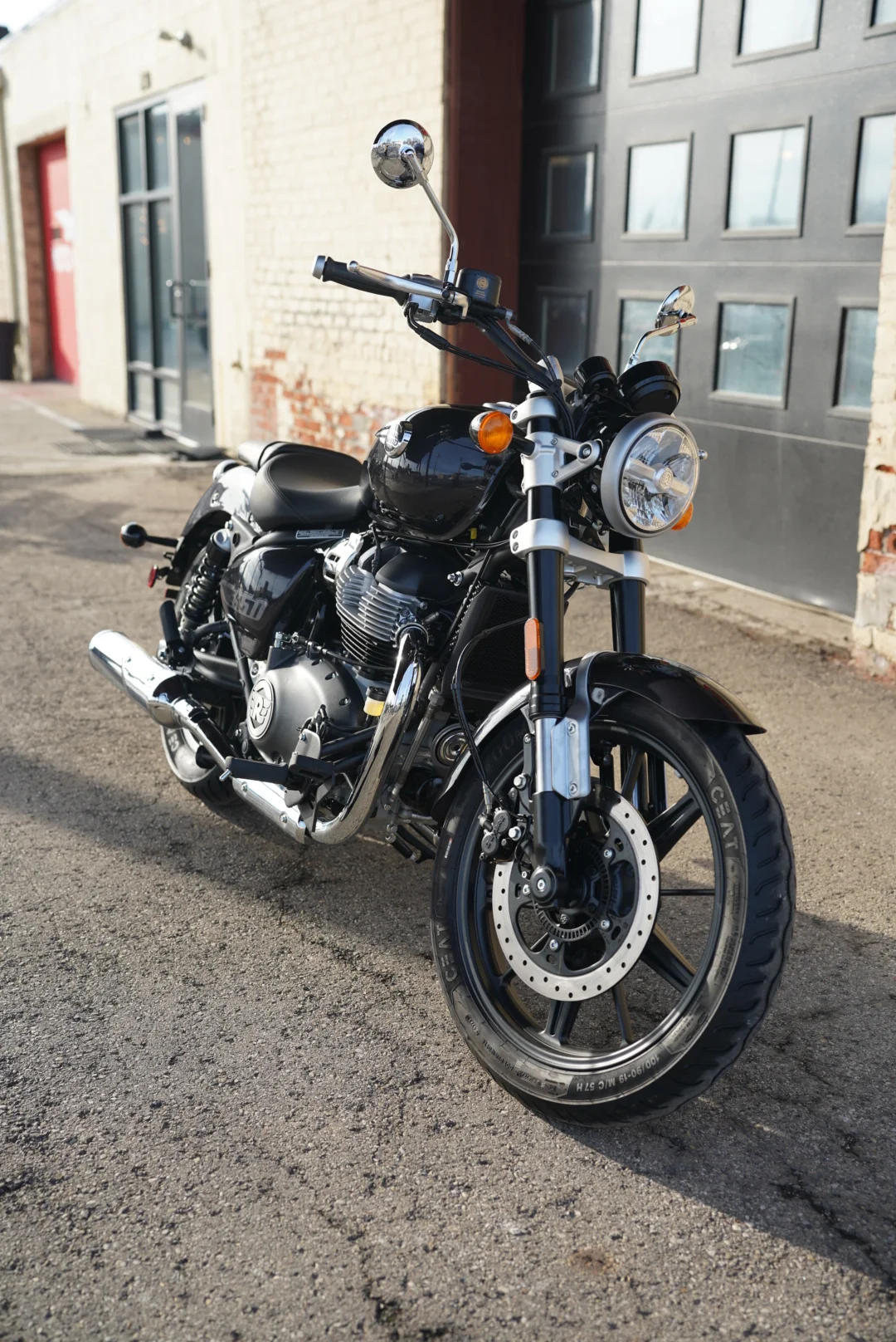 DSC05568 2027 Royal Enfield Super Meteor 650 - Astral Black