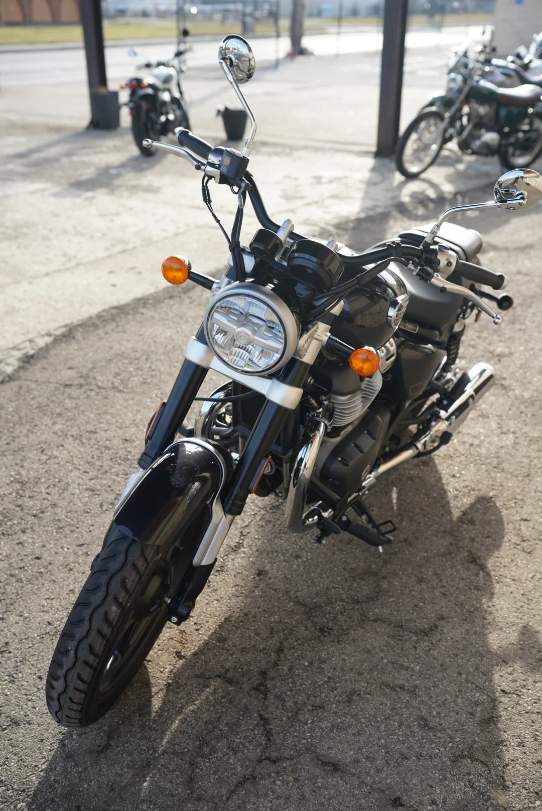 DSC05574 2027 Royal Enfield Super Meteor 650 - Astral Black
