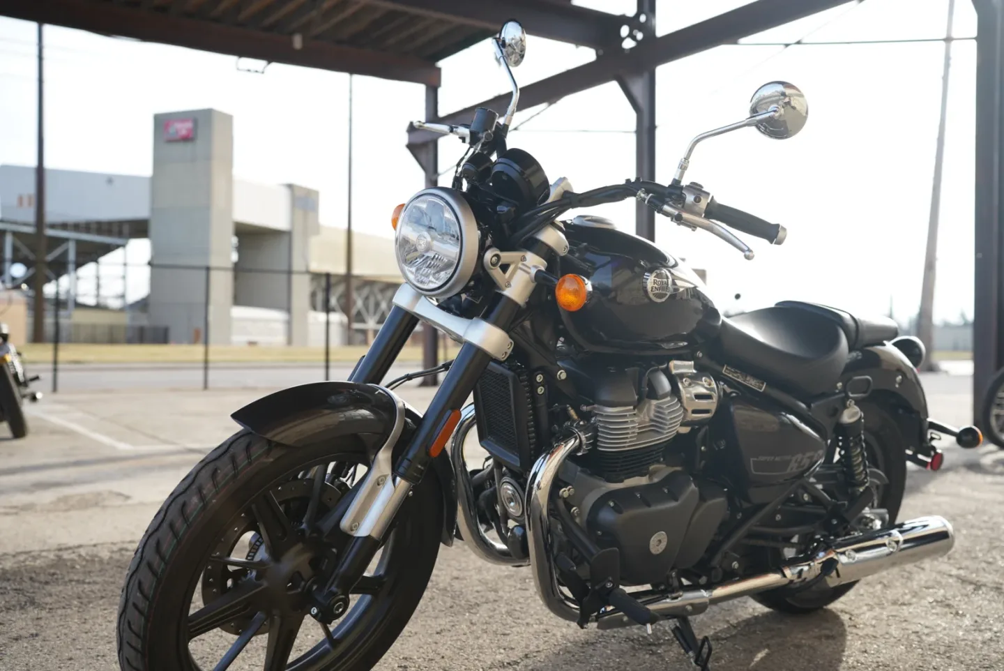 DSC05576 2027 Royal Enfield Super Meteor 650 - Astral Black