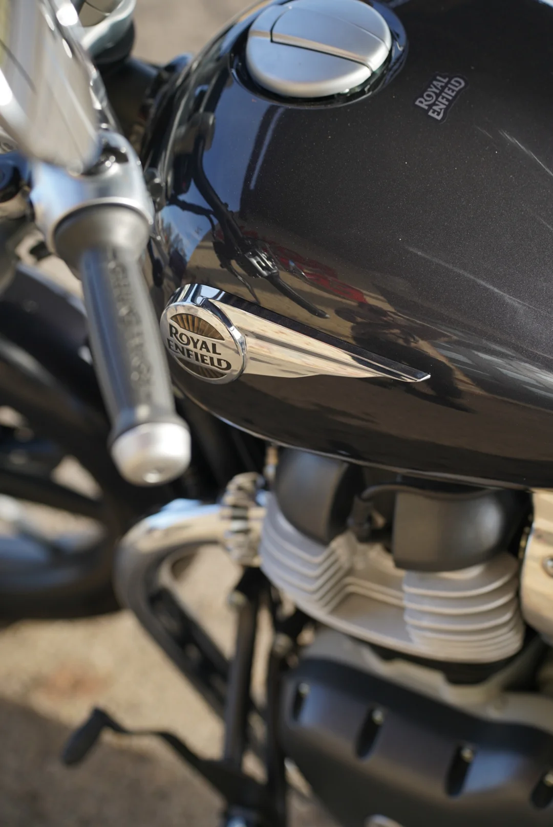 DSC05582 2027 Royal Enfield Super Meteor 650 - Astral Black