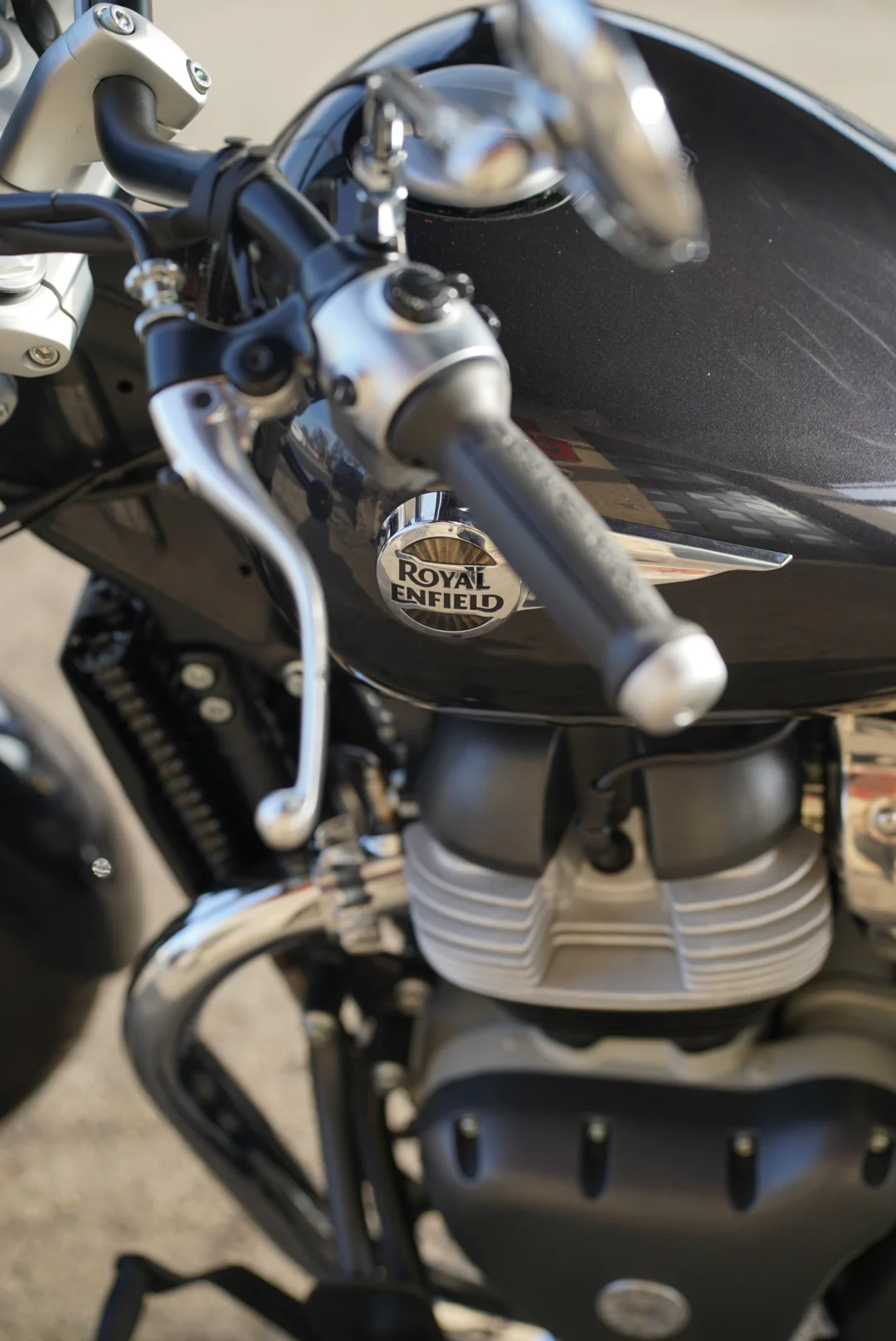 DSC05583 2027 Royal Enfield Super Meteor 650 - Astral Black