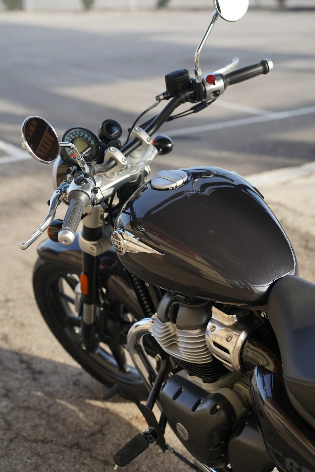 DSC05584 2027 Royal Enfield Super Meteor 650 - Astral Black