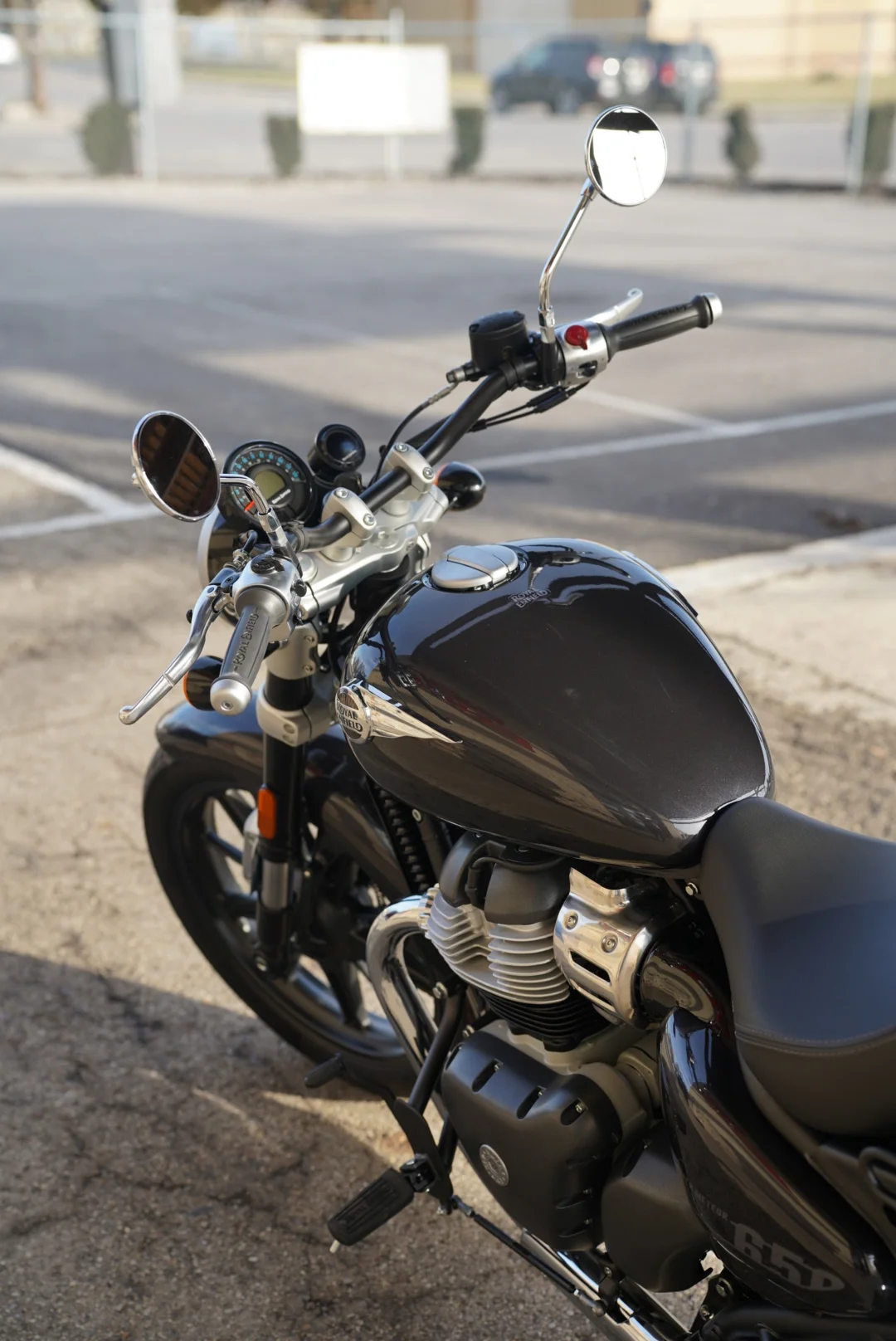 DSC05585 2027 Royal Enfield Super Meteor 650 - Astral Black