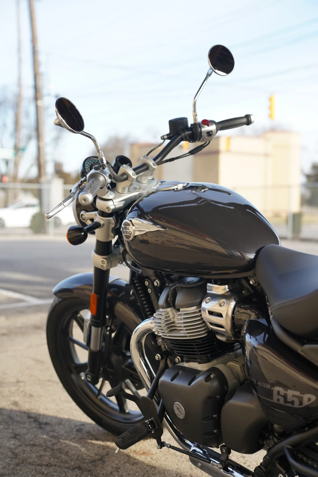 DSC05586 2027 Royal Enfield Super Meteor 650 - Astral Black