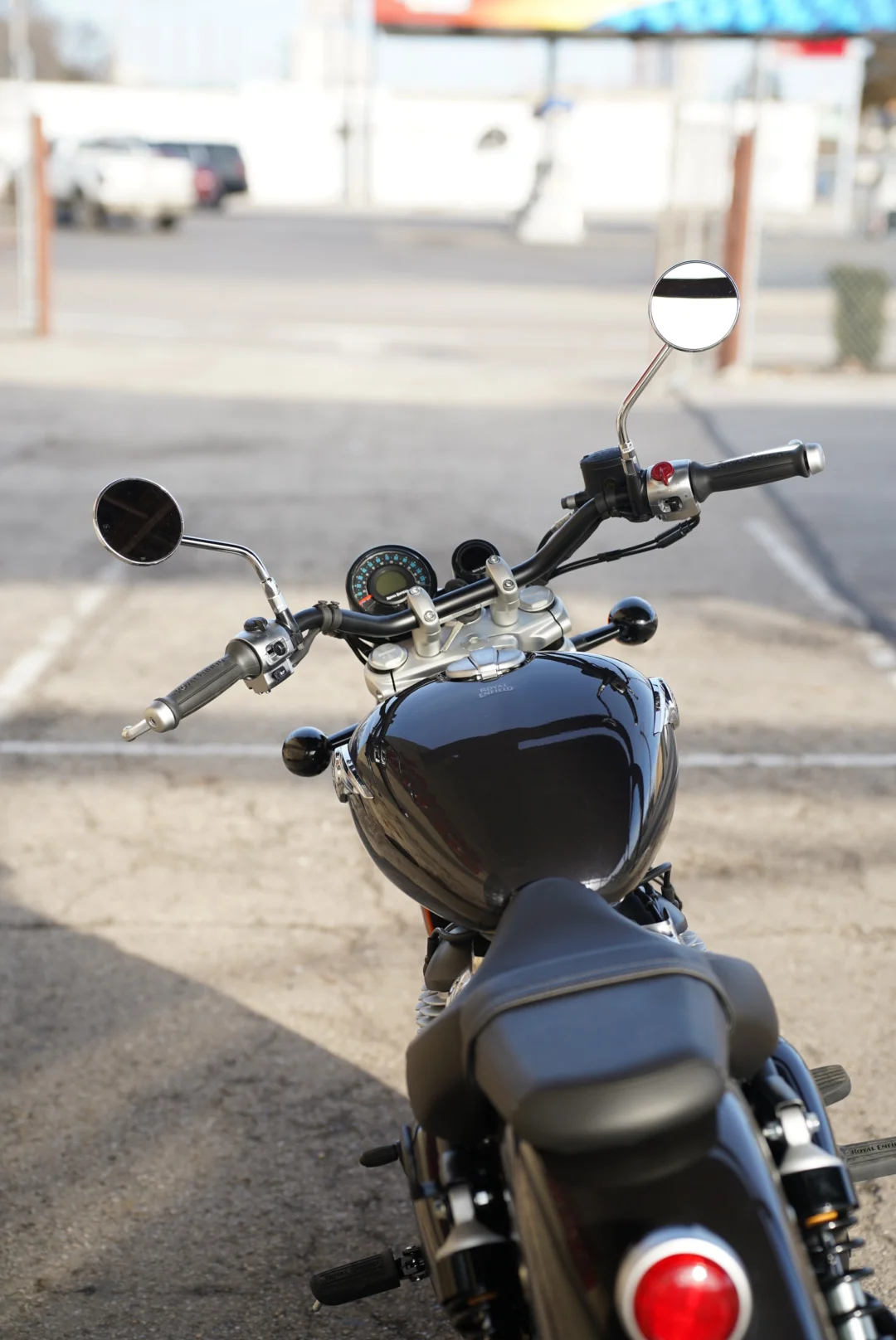 DSC05593 2027 Royal Enfield Super Meteor 650 - Astral Black