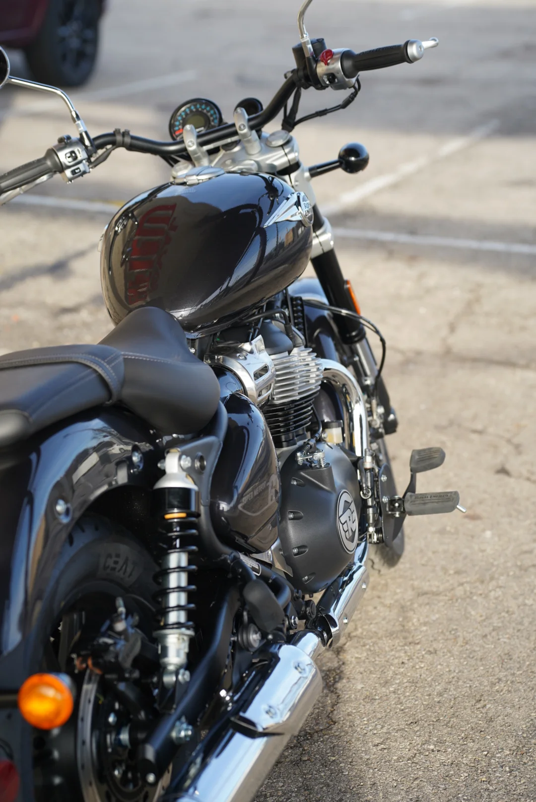 DSC05596 2027 Royal Enfield Super Meteor 650 - Astral Black