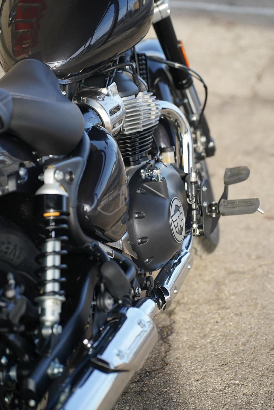 DSC05598 2027 Royal Enfield Super Meteor 650 - Astral Black