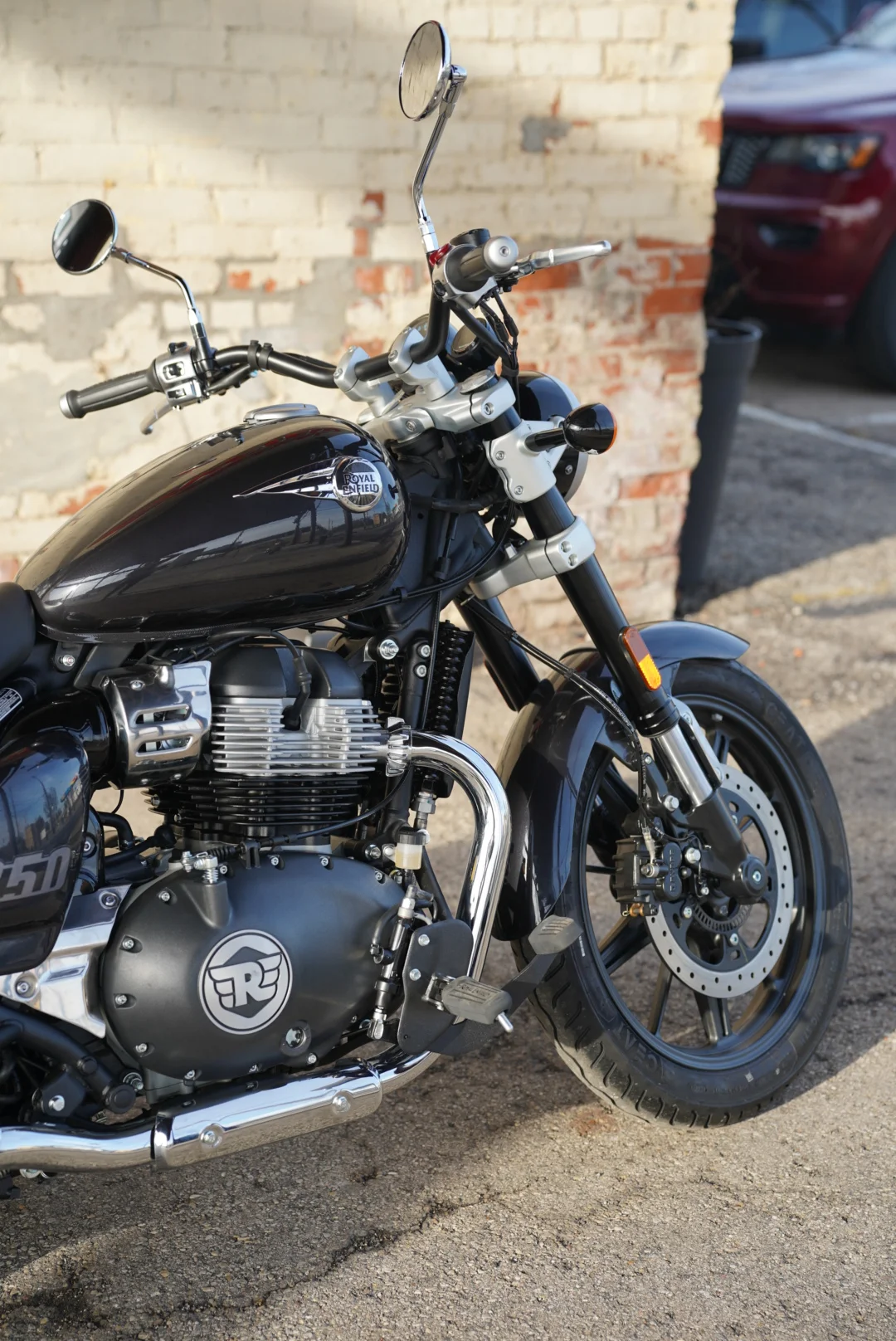 DSC05601 2027 Royal Enfield Super Meteor 650 - Astral Black