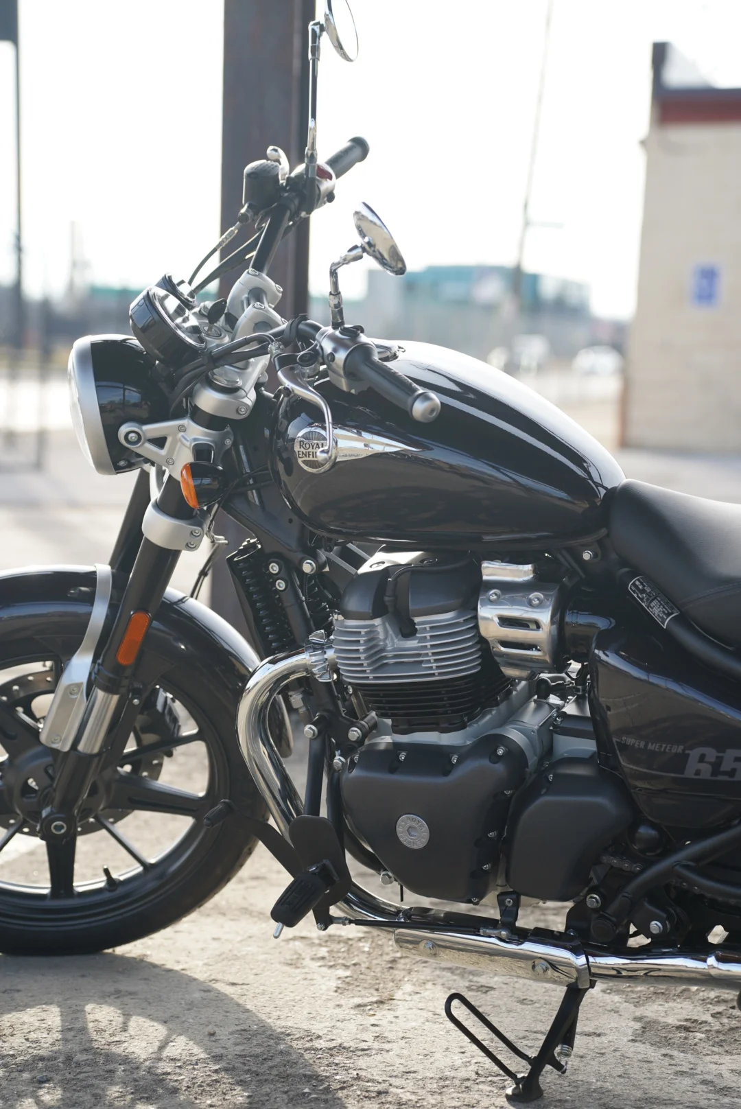 DSC05604 2027 Royal Enfield Super Meteor 650 - Astral Black