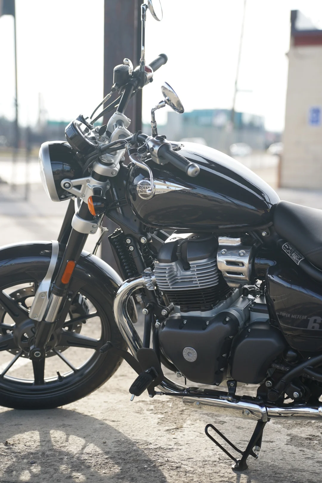 DSC05605 2027 Royal Enfield Super Meteor 650 - Astral Black