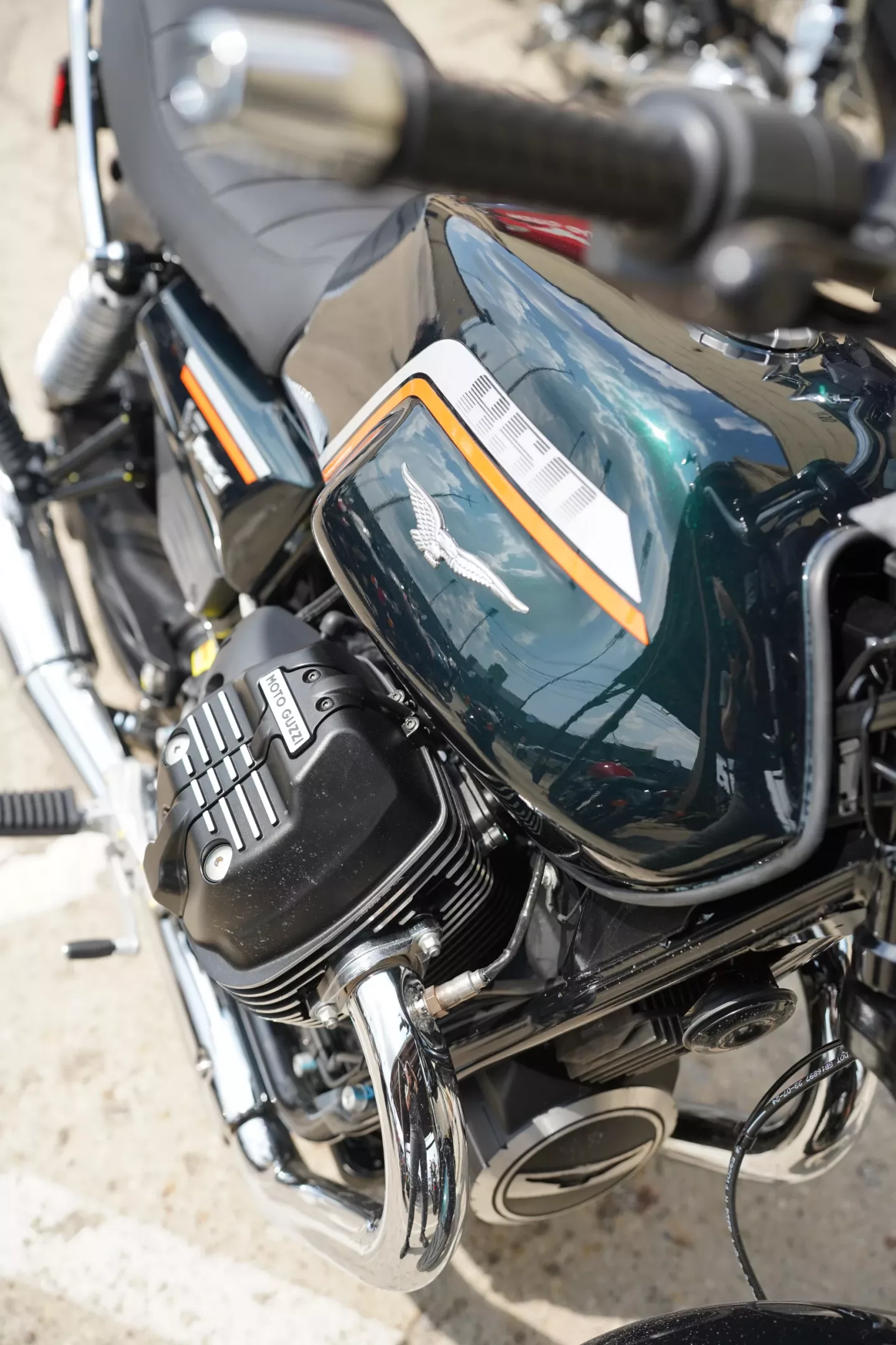 2027 Moto Guzzi V7 Special - NERO SMERALDO