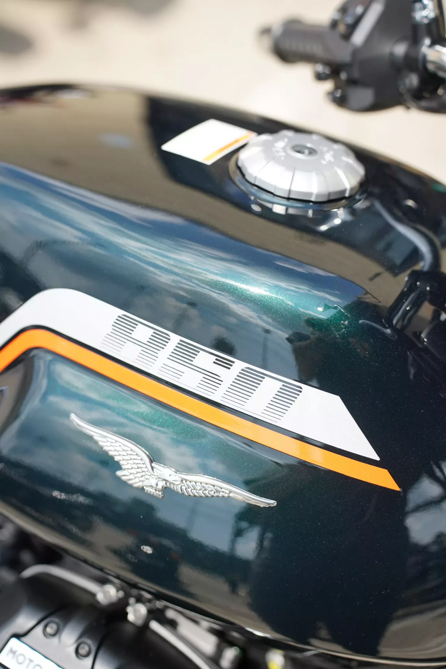 2027 Moto Guzzi V7 Special - NERO SMERALDO