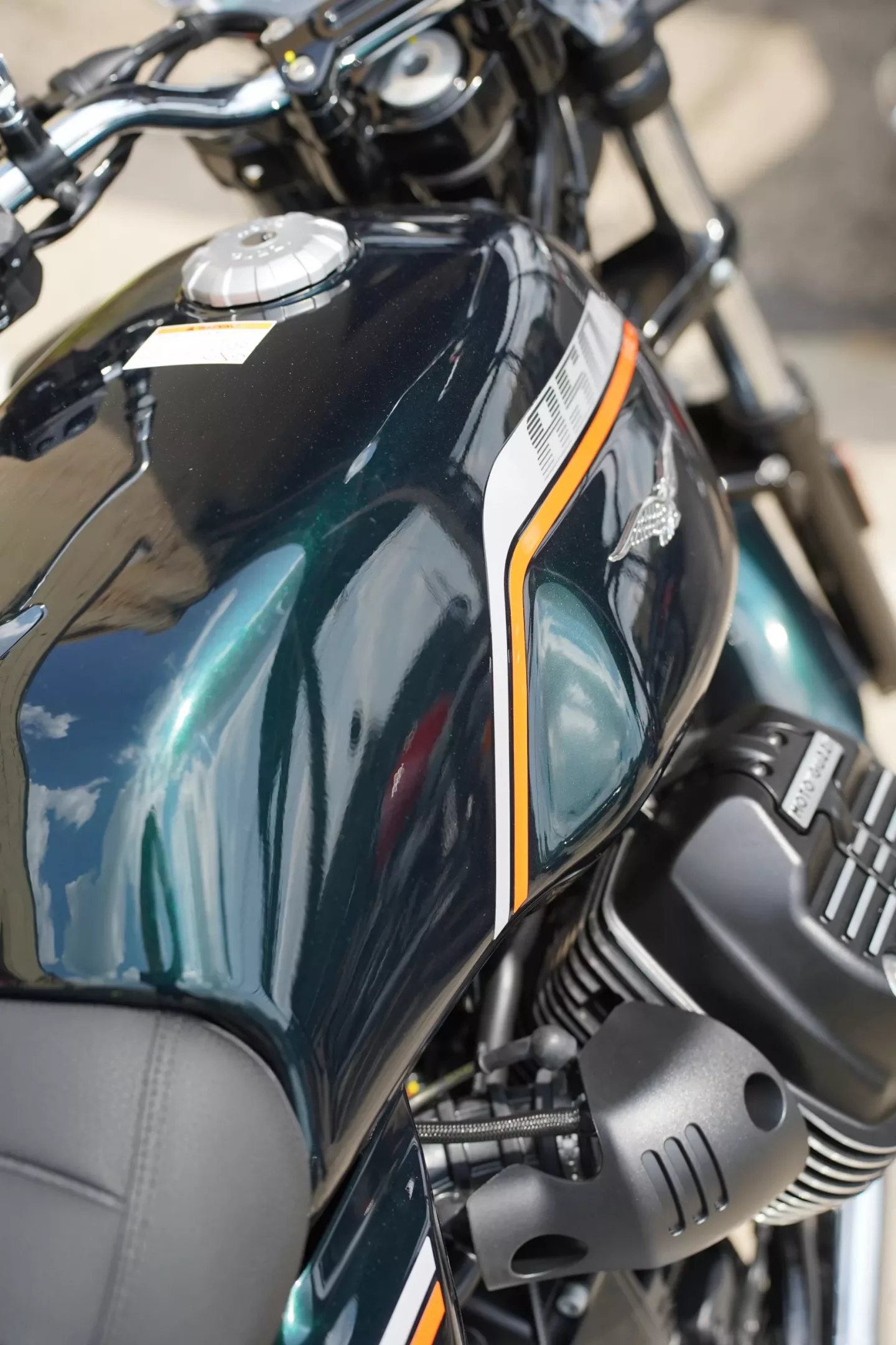 2027 Moto Guzzi V7 Special - NERO SMERALDO