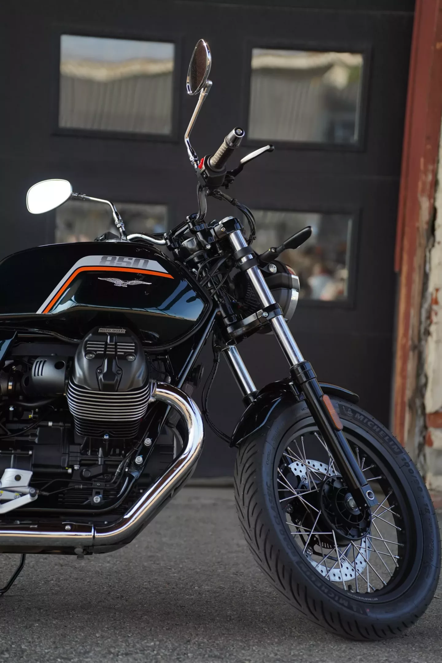 2027 Moto Guzzi V7 Special - NERO SMERALDO