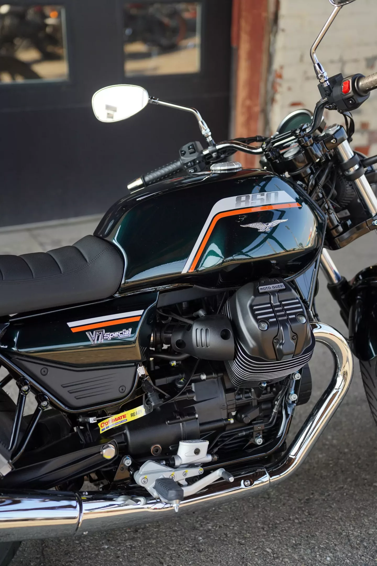 2027 Moto Guzzi V7 Special - NERO SMERALDO