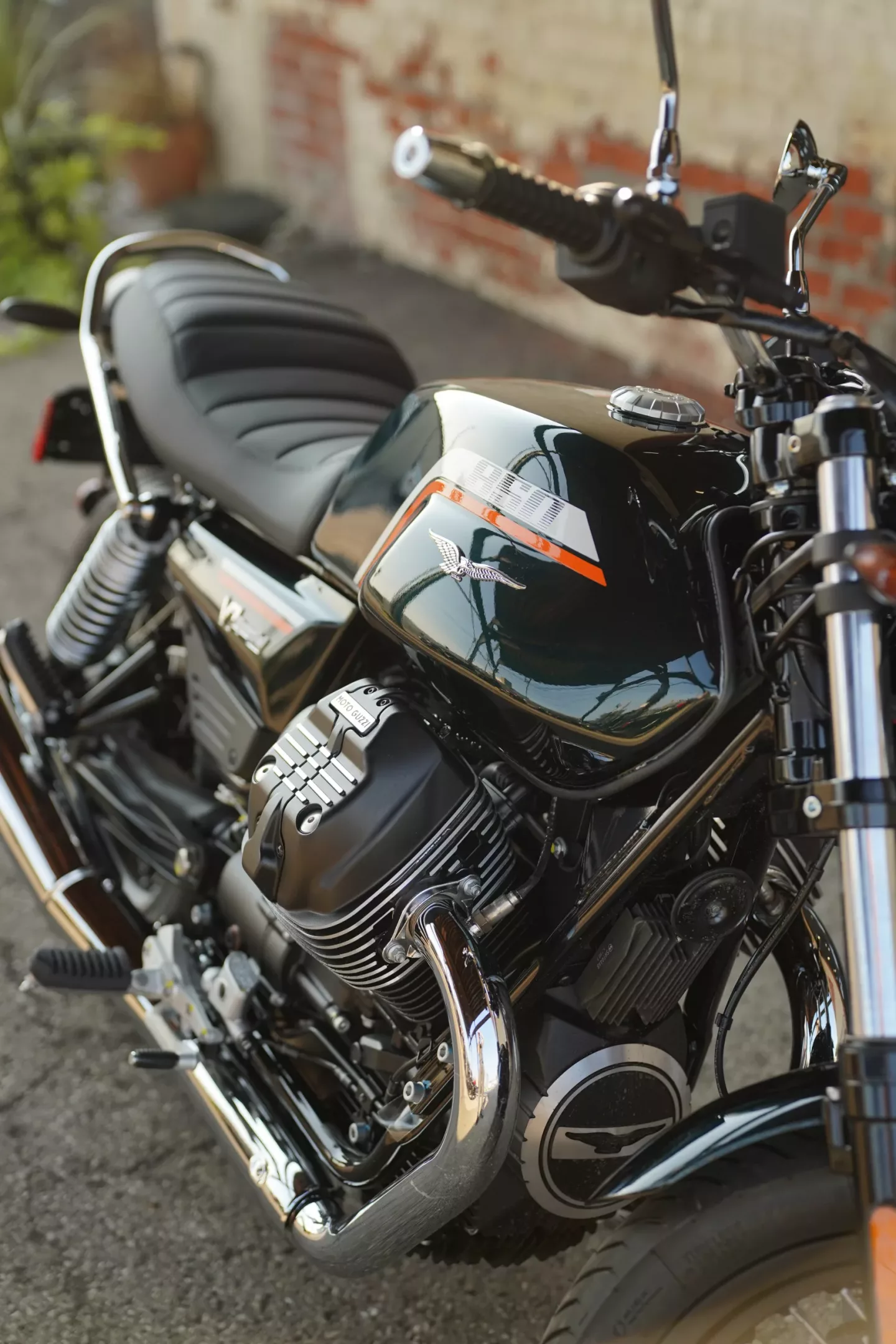 2027 Moto Guzzi V7 Special - NERO SMERALDO