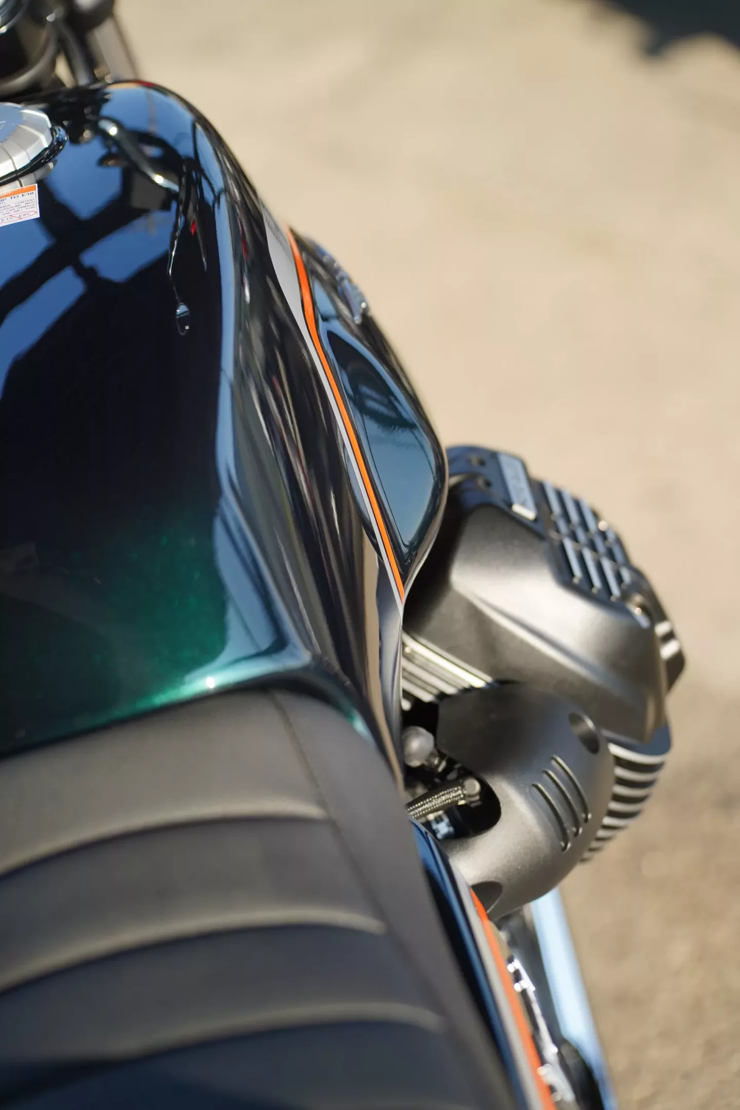 2027 Moto Guzzi V7 Special - NERO SMERALDO