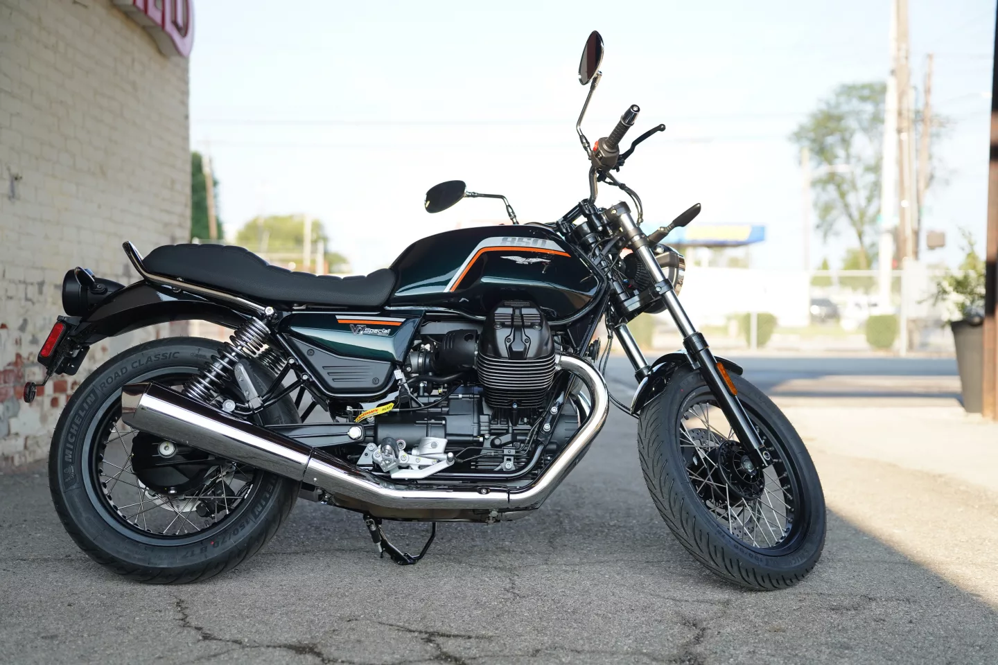 2027 Moto Guzzi V7 Special - NERO SMERALDO