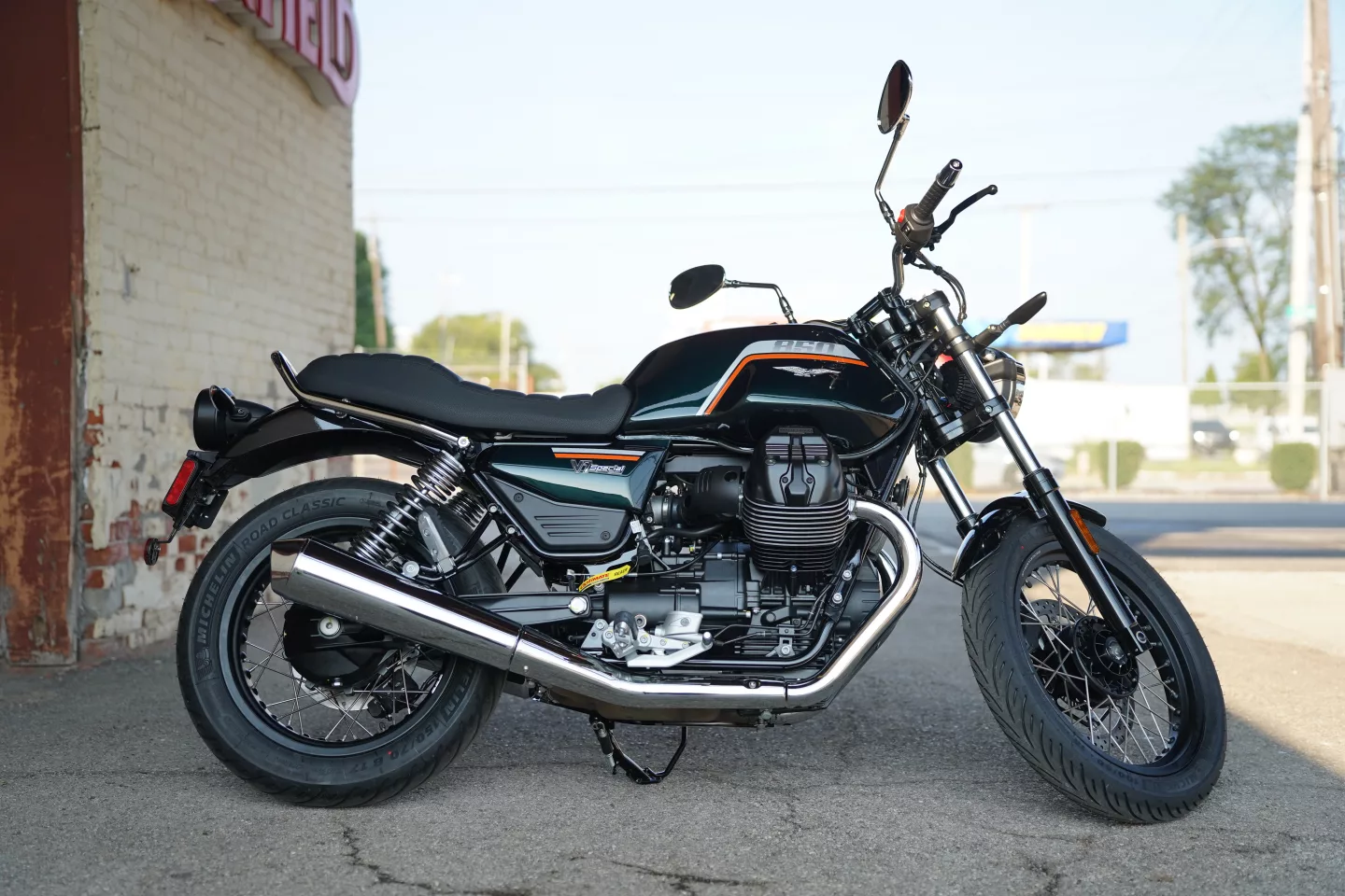2027 Moto Guzzi V7 Special - NERO SMERALDO