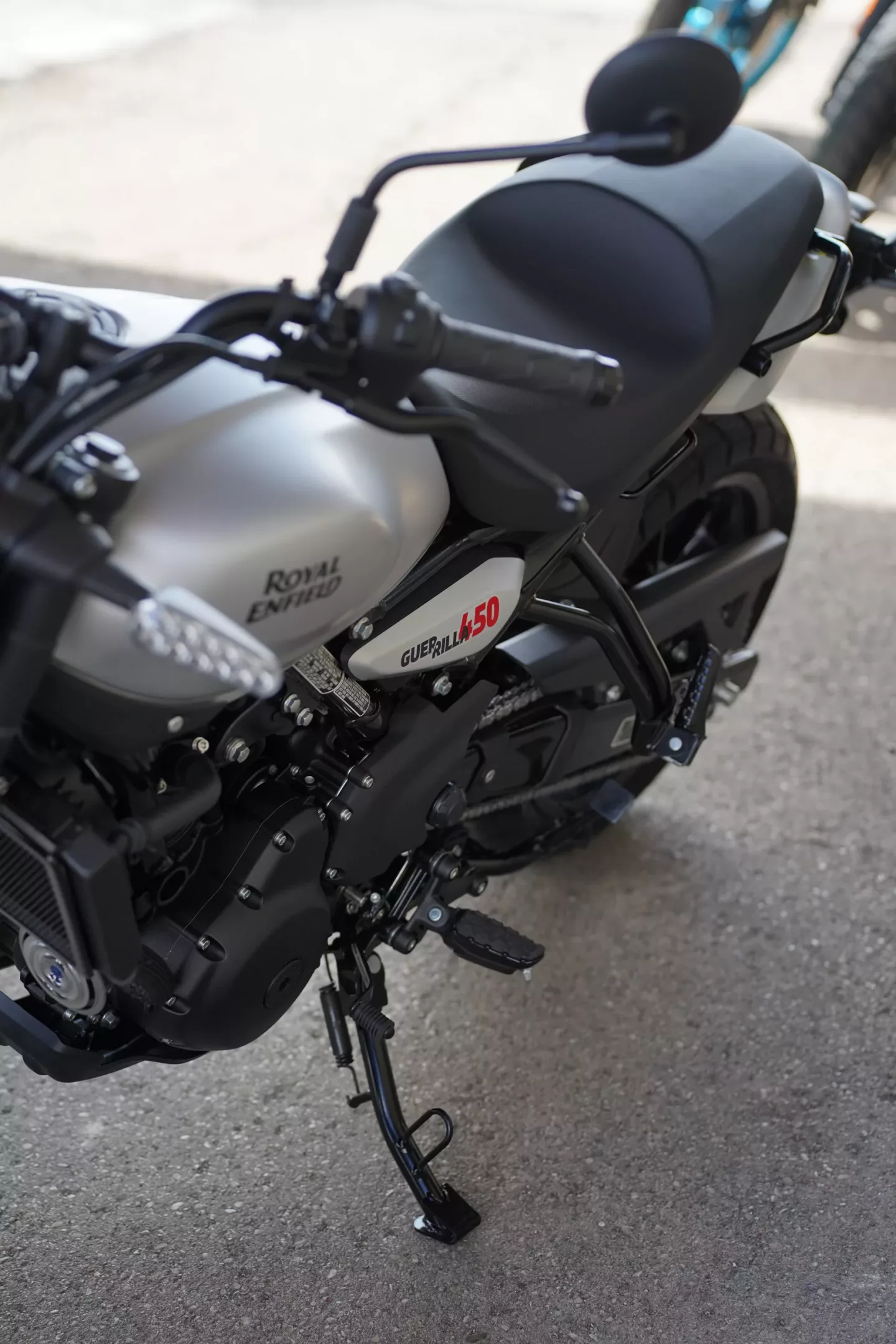 2026 Royal Enfield Guerrilla 450 - Smoke Silver