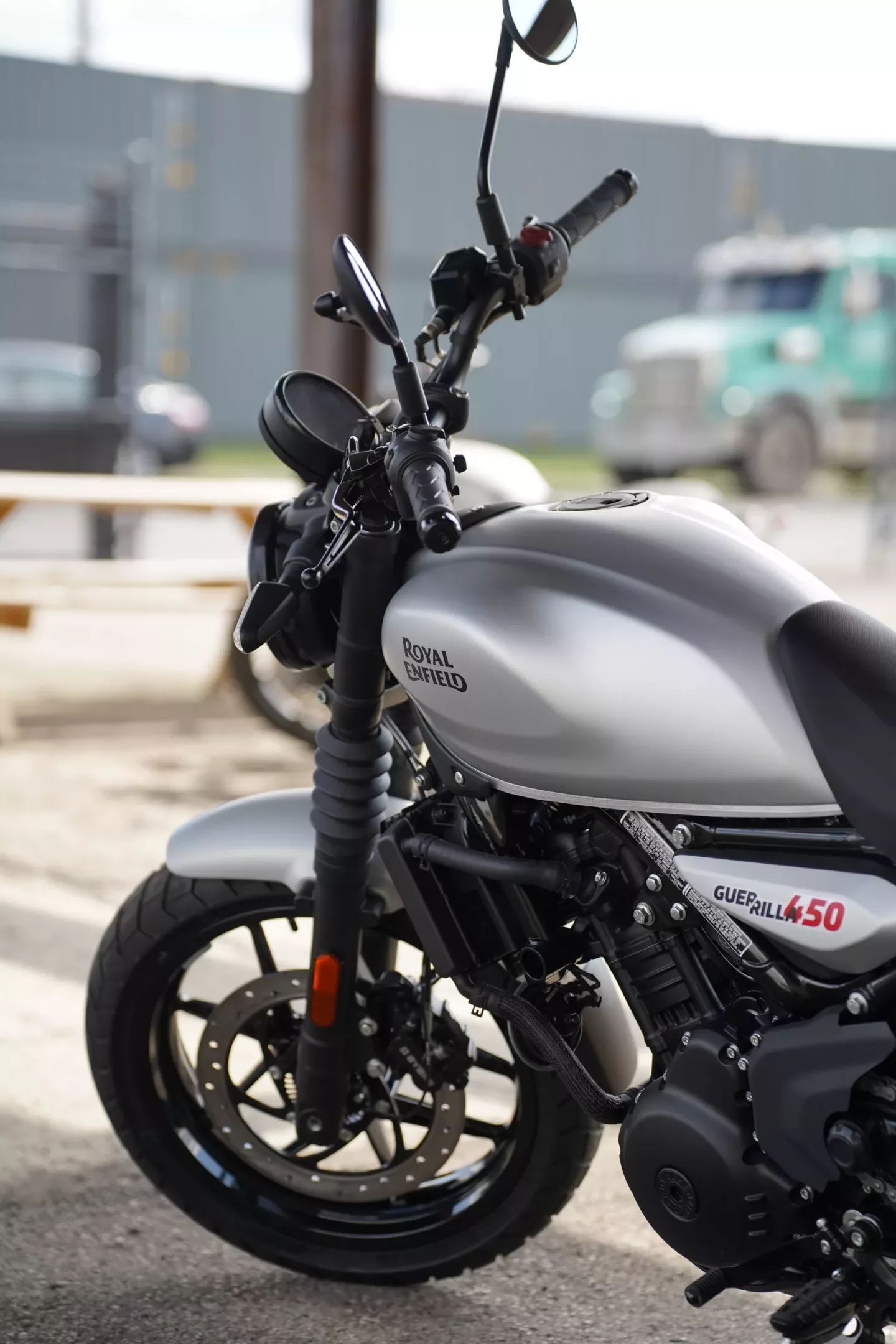 2026 Royal Enfield Guerrilla 450 - Smoke Silver