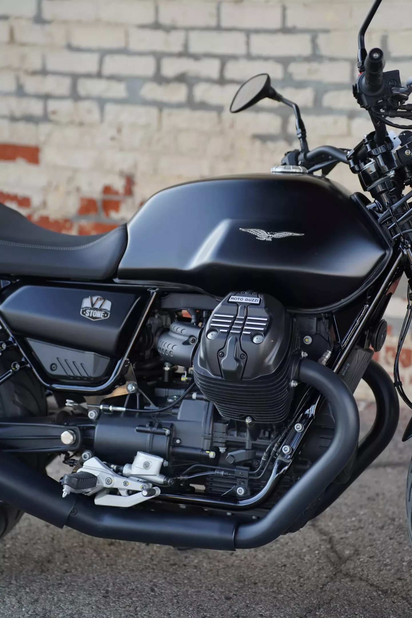 2024 Moto Guzzi V7 Stone - Nero Ruvido