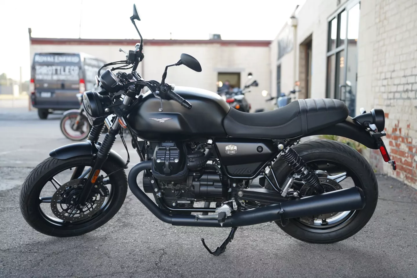 2024 Moto Guzzi V7 Stone - Nero Ruvido
