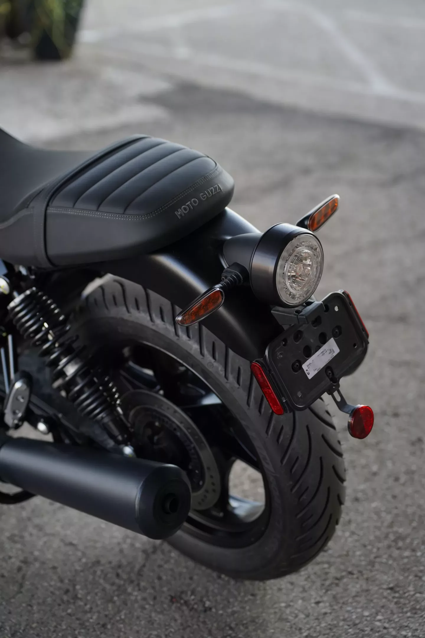 2024 Moto Guzzi V7 Stone - Nero Ruvido