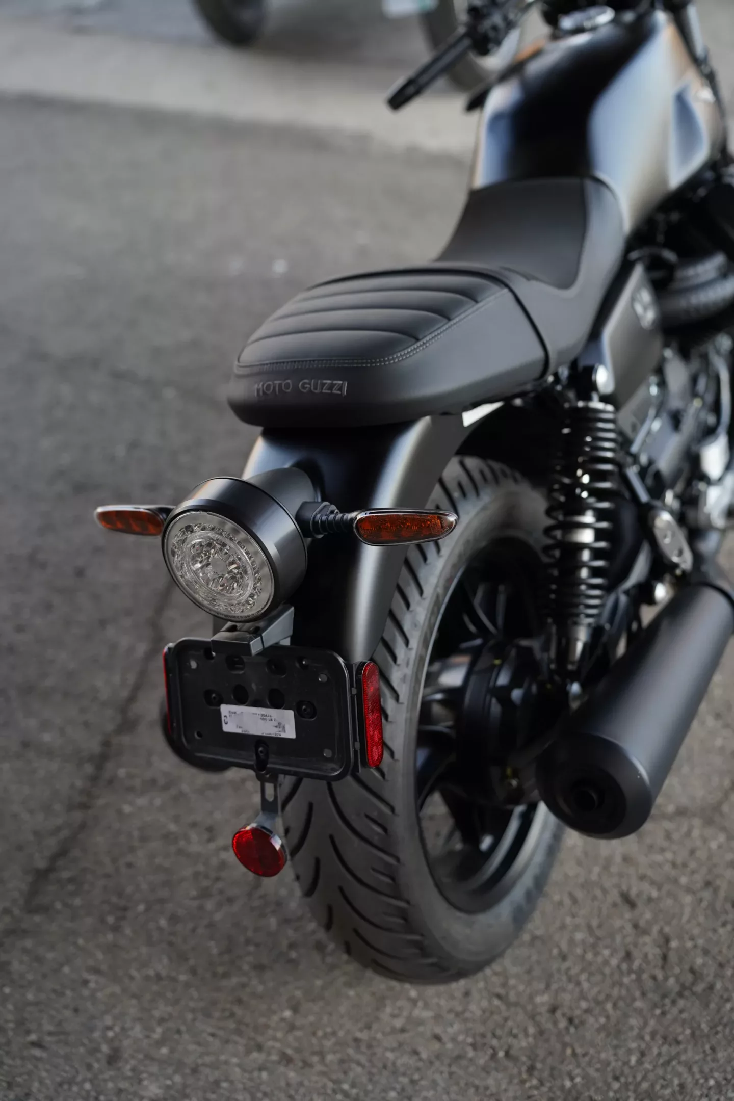 2024 Moto Guzzi V7 Stone - Nero Ruvido