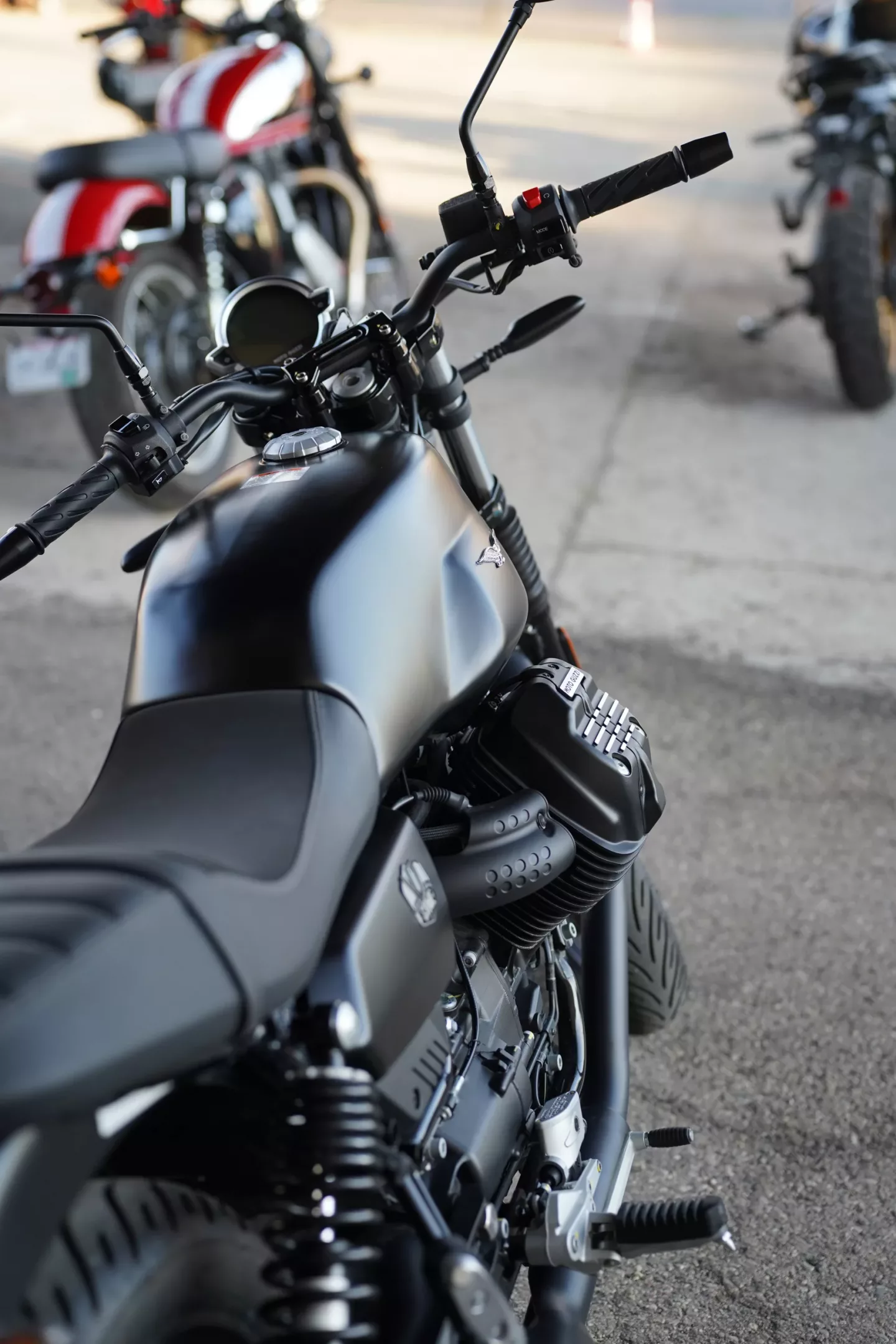 2024 Moto Guzzi V7 Stone - Nero Ruvido