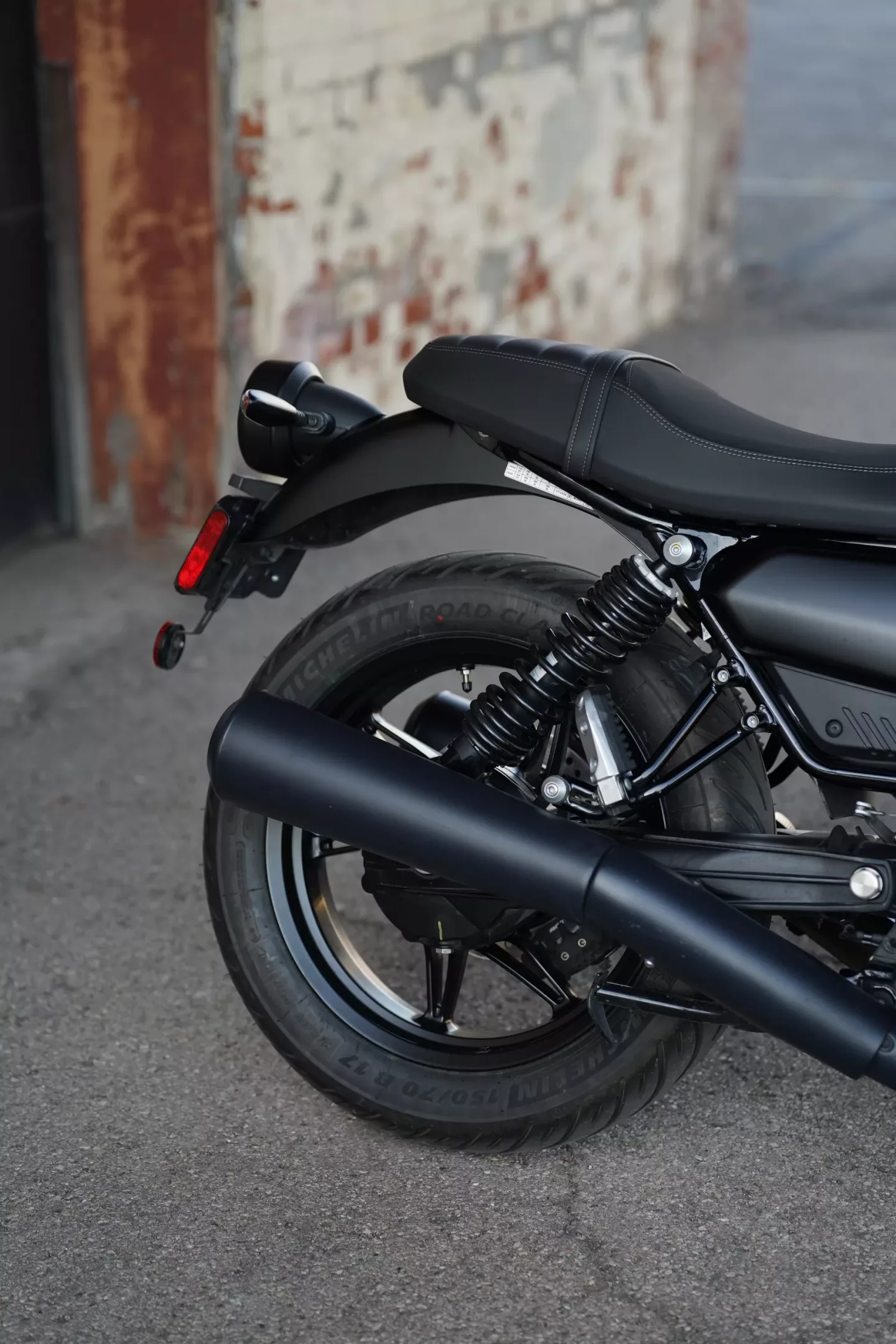 2024 Moto Guzzi V7 Stone - Nero Ruvido