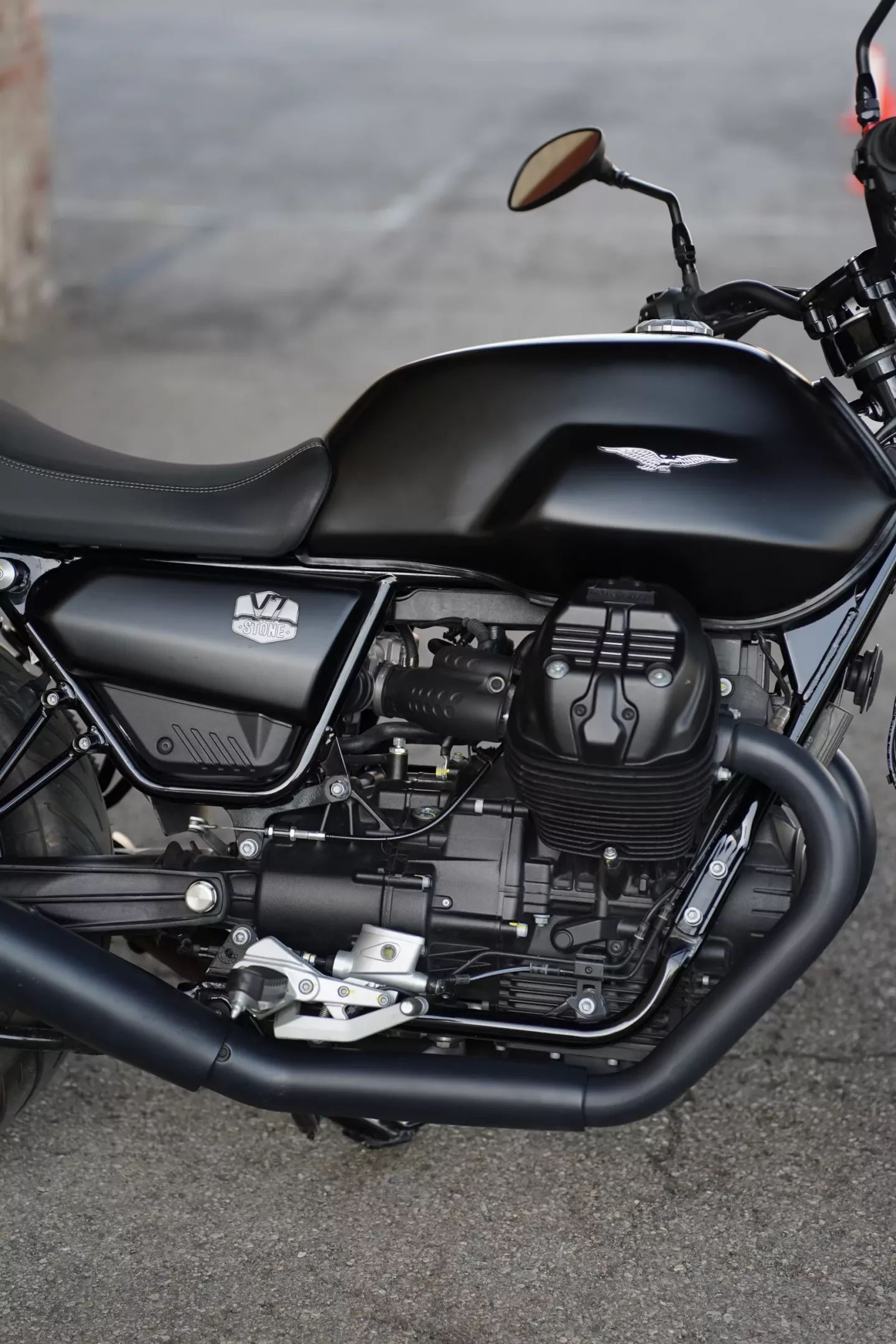 2024 Moto Guzzi V7 Stone - Nero Ruvido