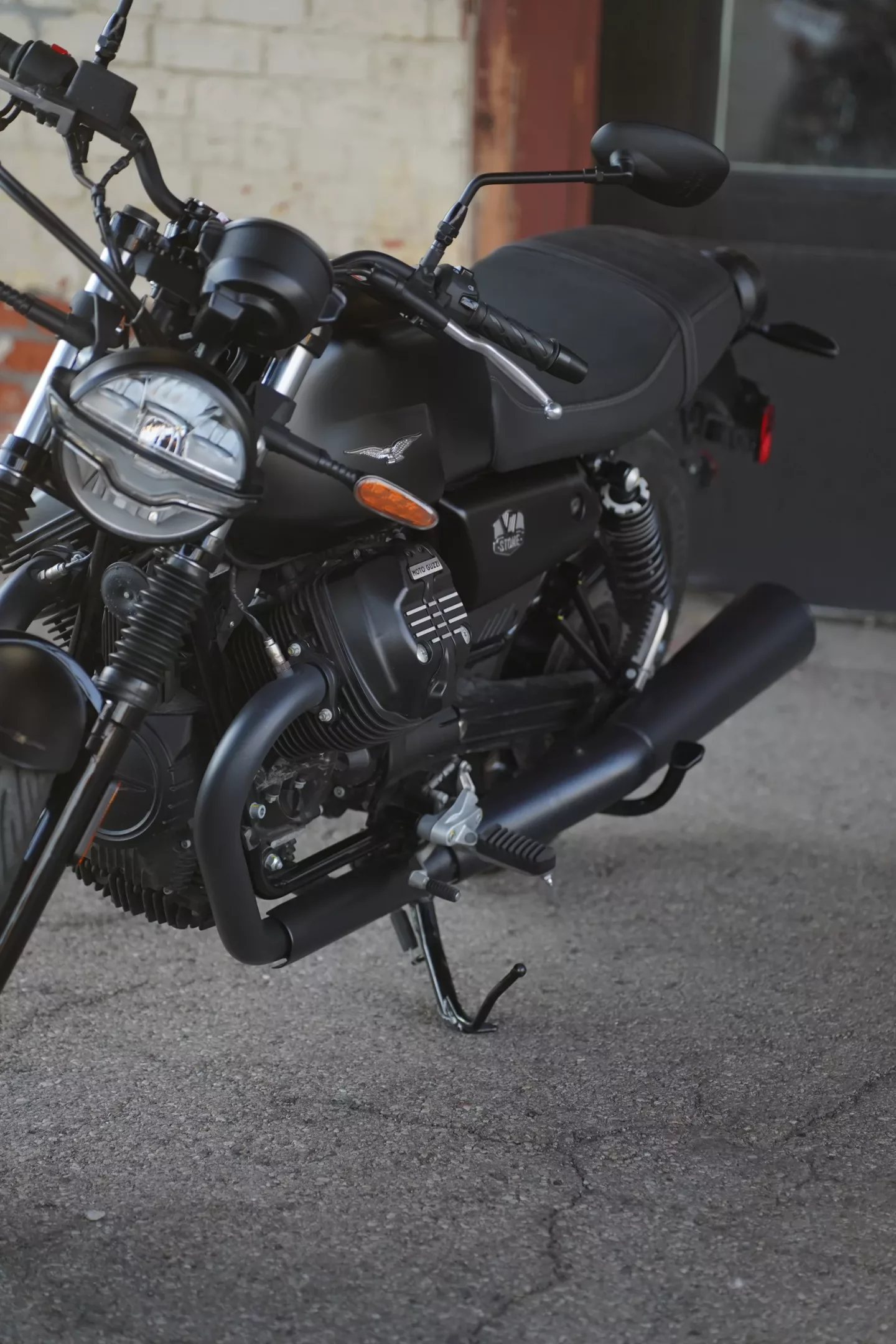 2024 Moto Guzzi V7 Stone - Nero Ruvido
